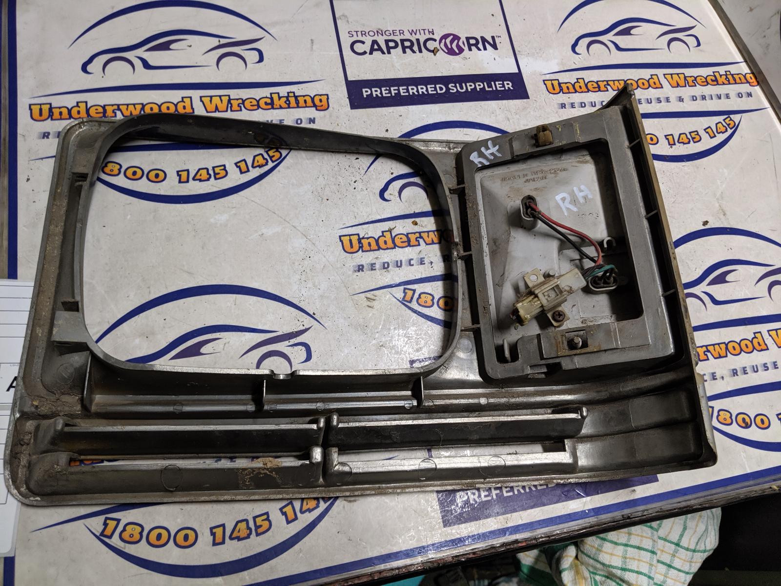 View Auto part Right Indicator/Fog/Side Mitsubishi L300 1982