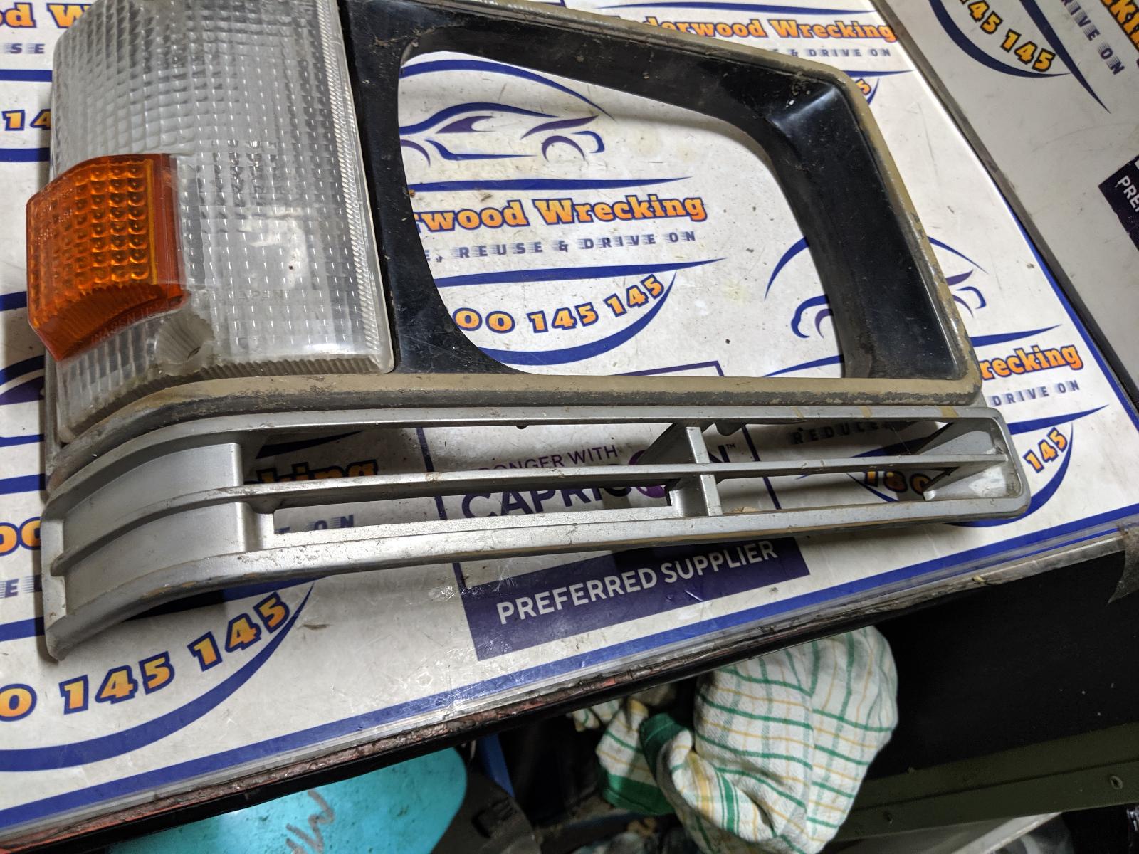 View Auto part Right Indicator/Fog/Side Mitsubishi L300 1982