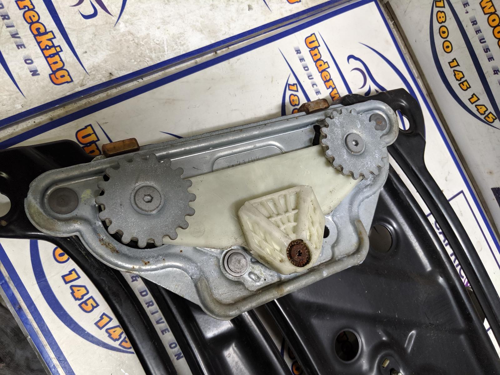View Auto part Left Rear Wnd Reg/Motor Bmw 1 Series 2009