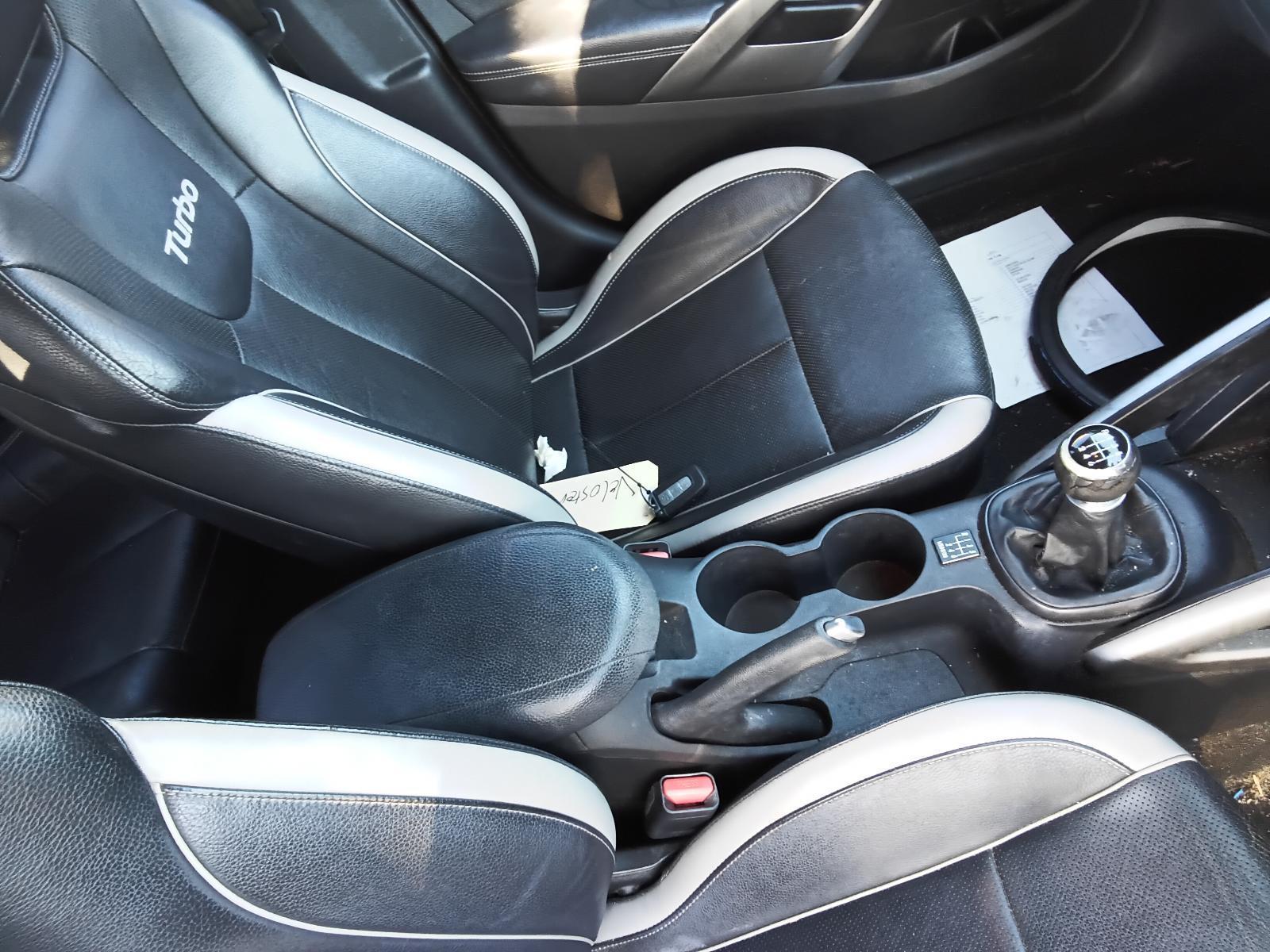 View Auto part Console Hyundai Veloster 2014