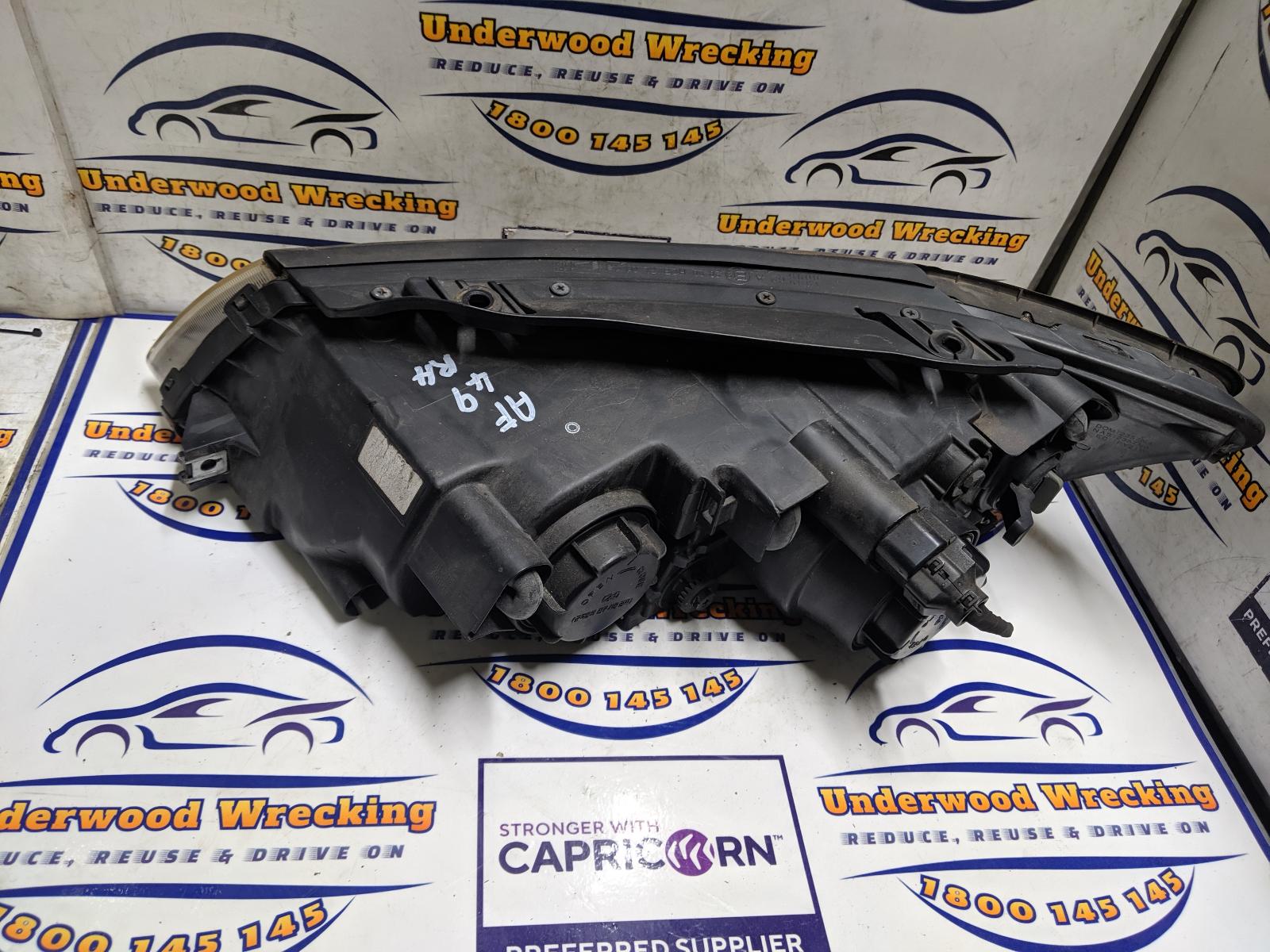 2005 Hyundai Sonata Right Headlamp View Auto part Right Headlamp Hyundai Sonata 2005