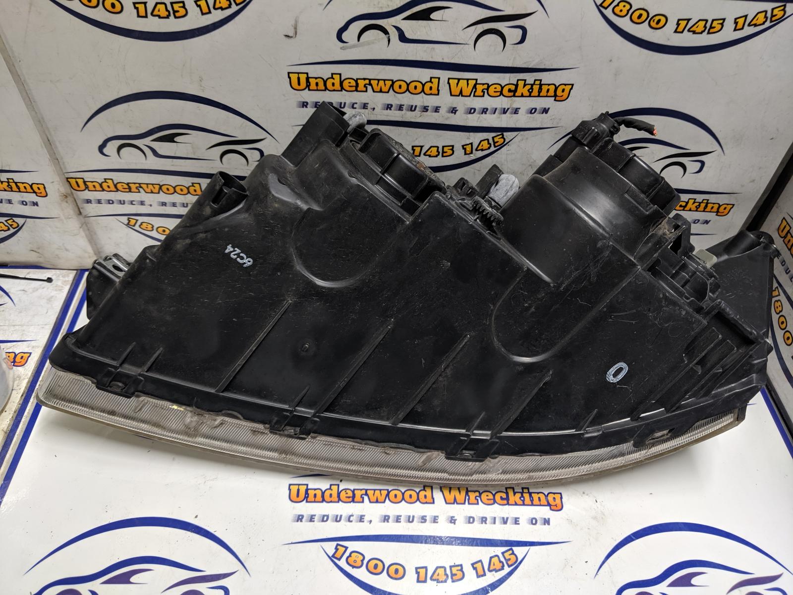 2005 Hyundai Sonata Right Headlamp View Auto part Right Headlamp Hyundai Sonata 2005