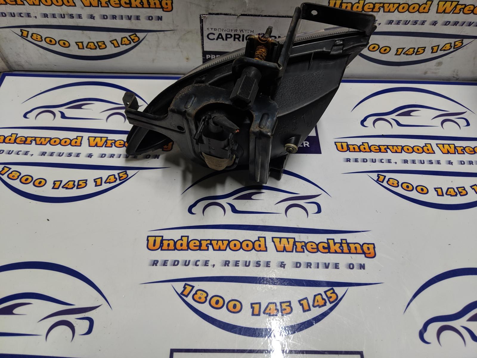 2005 Hyundai Sonata Right Indicator/Fog/Side View Auto part Right Indicator/Fog/Side Hyundai Sonata 2005