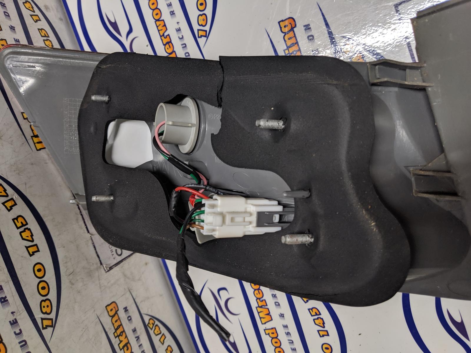 2005 Hyundai Sonata Right Taillight View Auto part Right Taillight Hyundai Sonata 2005