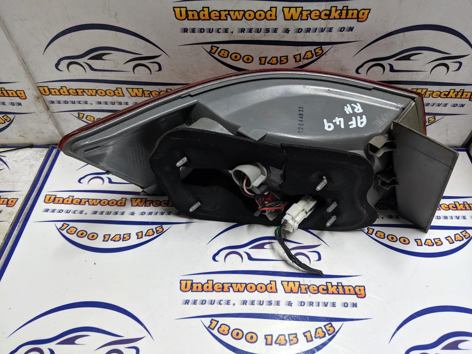 2005 Hyundai Sonata Right Taillight View Auto part Right Taillight Hyundai Sonata 2005