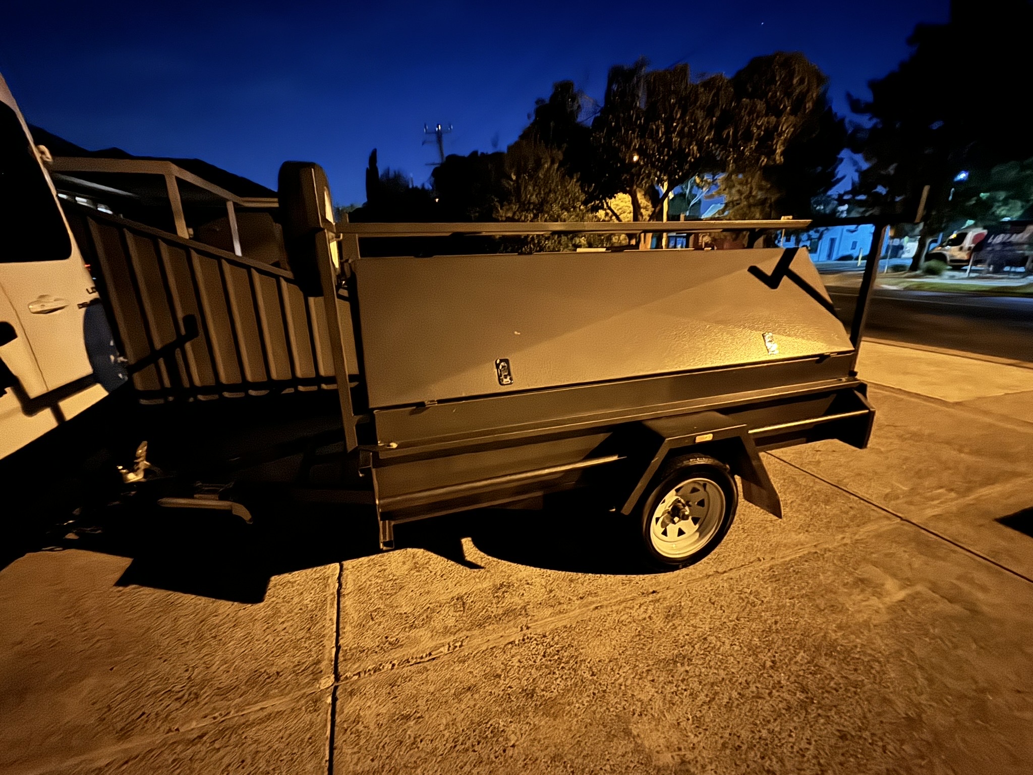 X Trailer Tradie Dogs Chewed Lights Auto Electrician required in