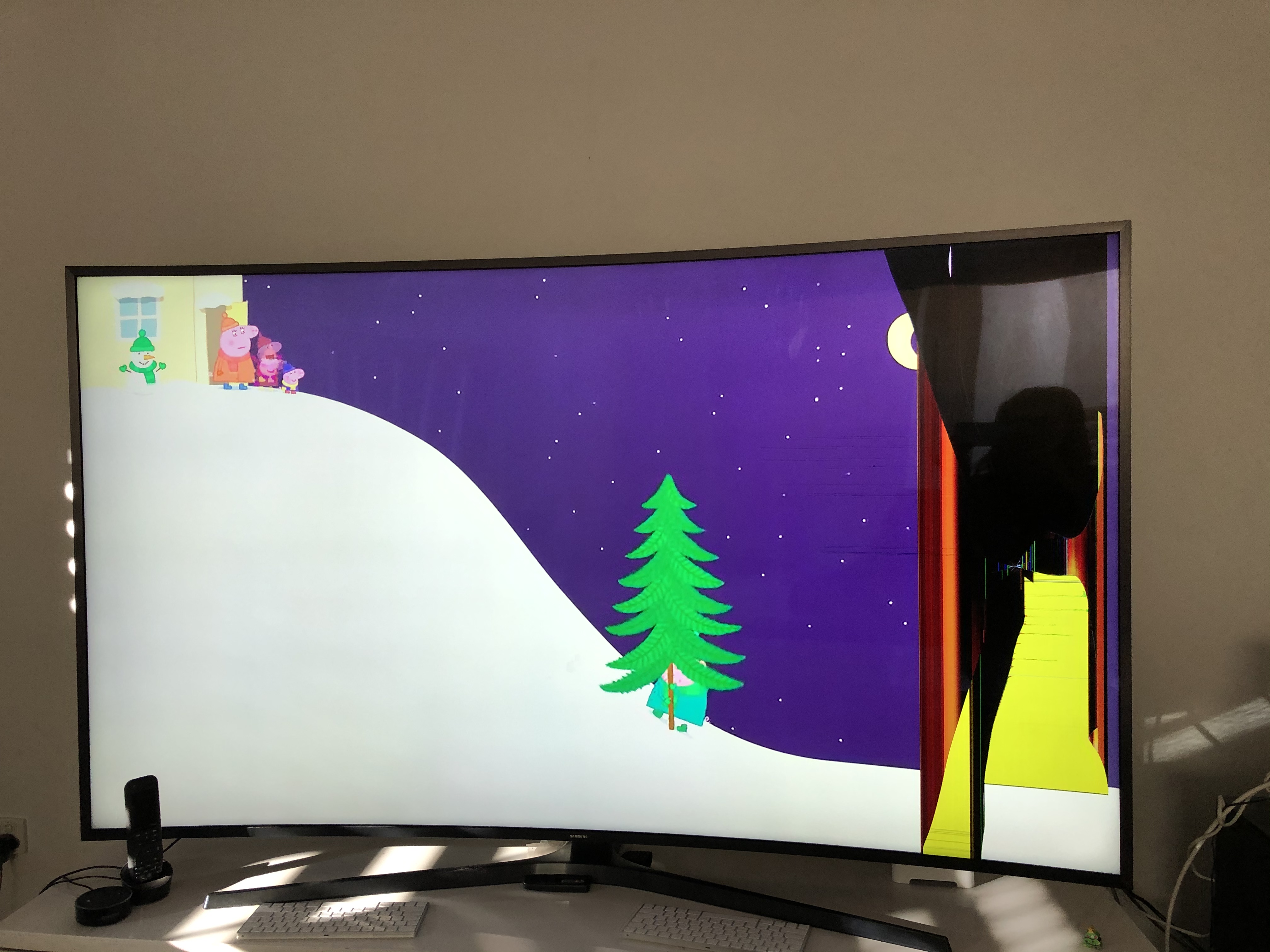 Samsung Inch Curved Tv Screen Cracked Electrician required in Runaway