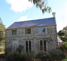 The Old Farm Strawberry Hill logo