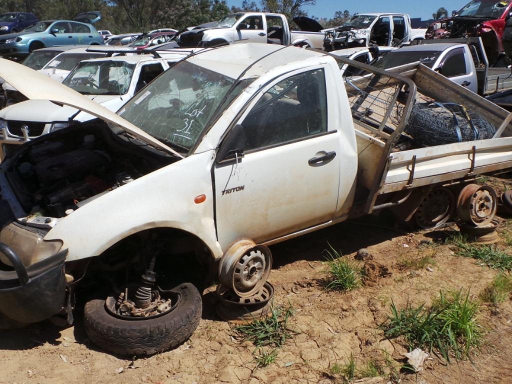View Auto part Door/Boot/Gate Lock Mitsubishi Triton 2009