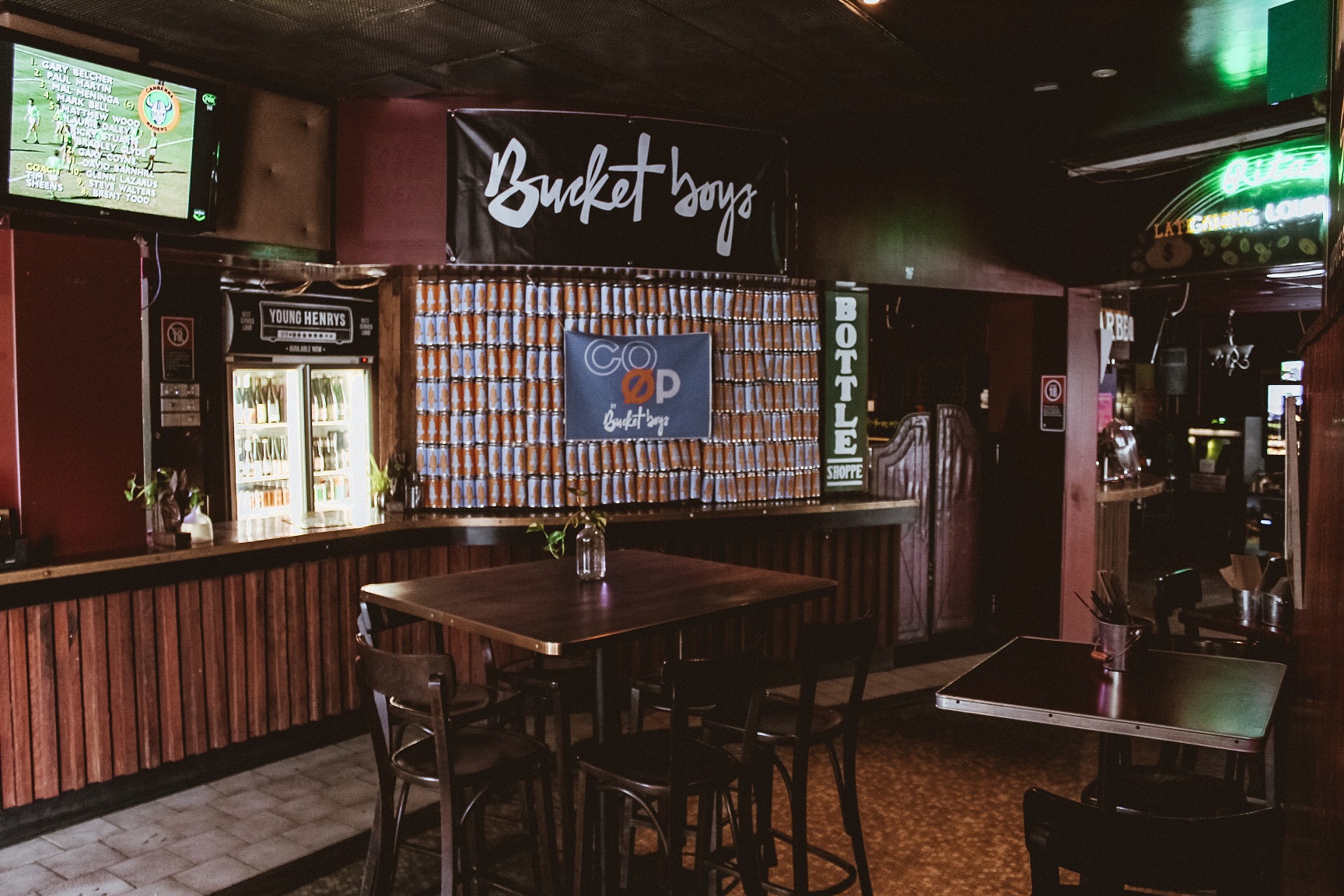 Sydney craft beer experts join forces for co-op bottle shop Oxford Tavern