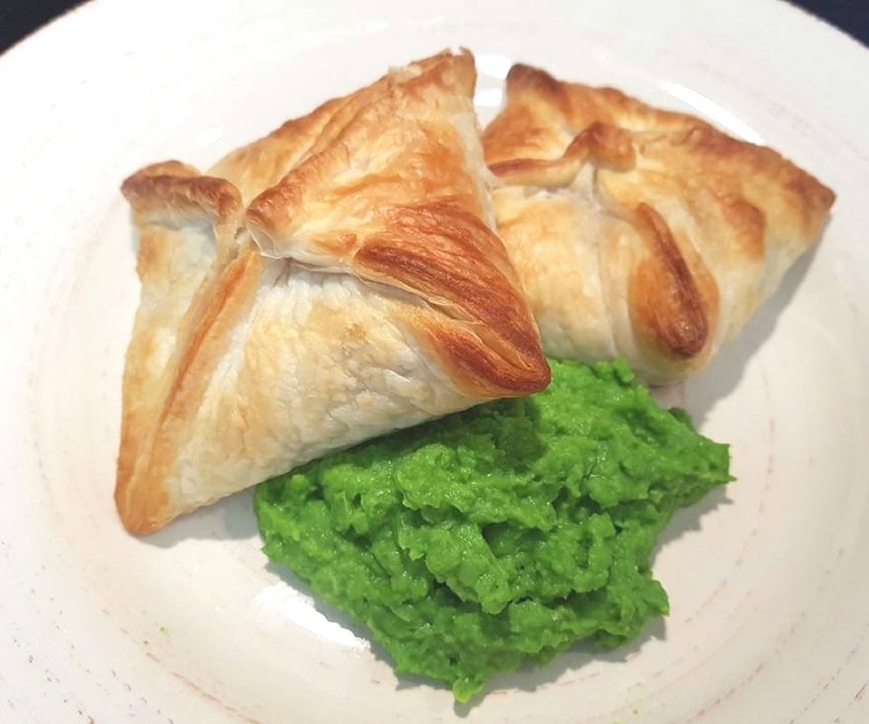 Beef Pie Recipe Beef Pie With Mushy Peas Recipe The Healthy Man