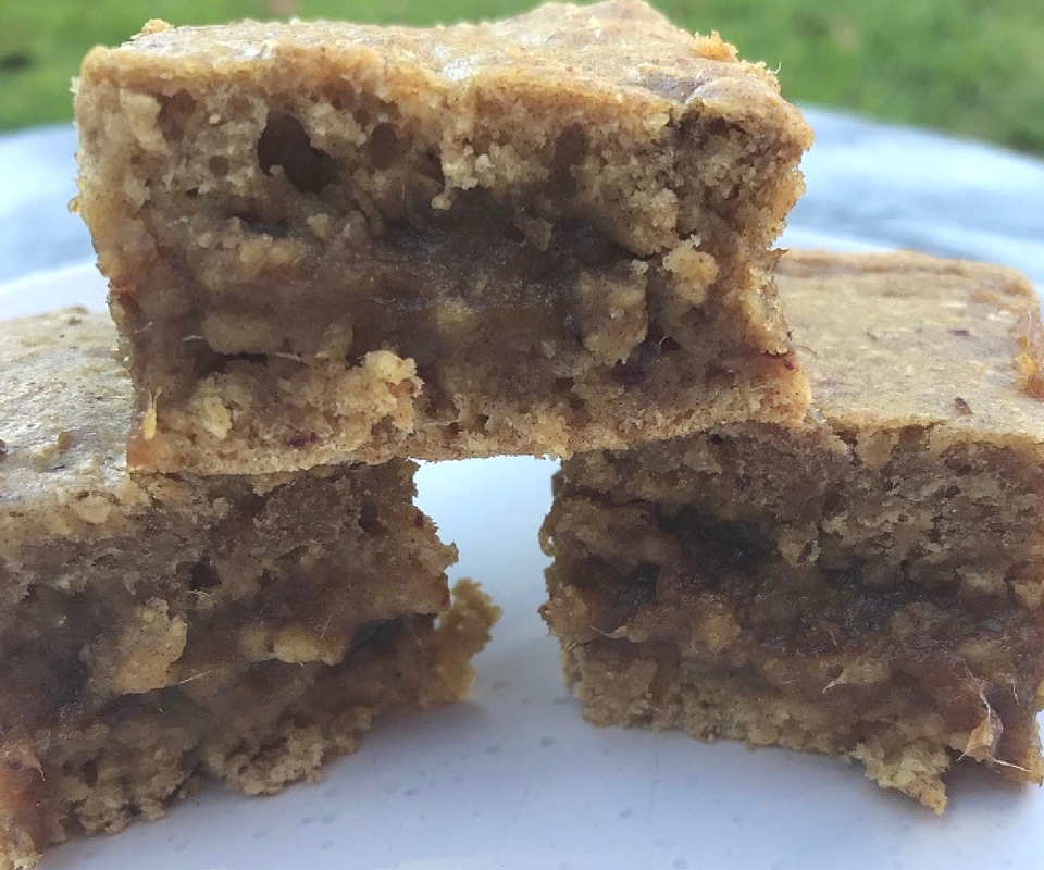 Low fat sticky date slice just 140 calories per serve