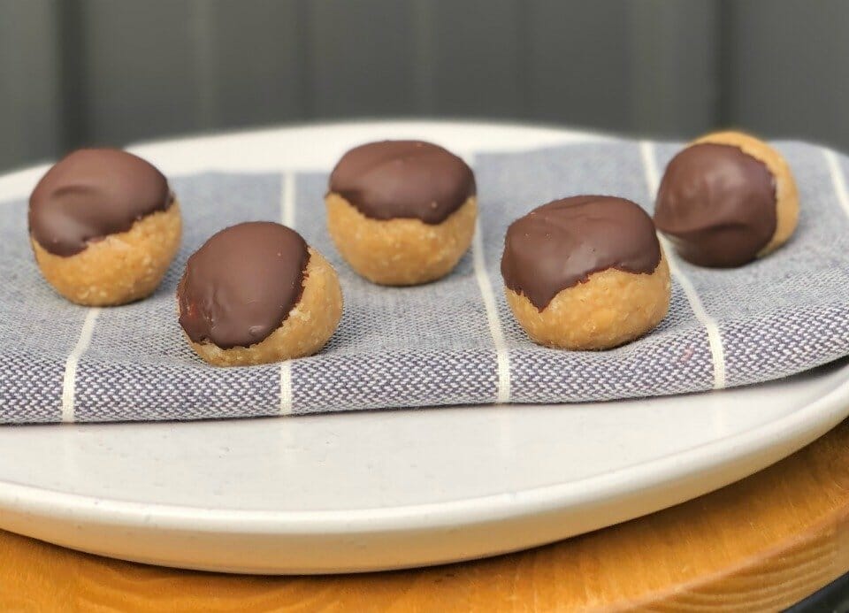 4 ingredient peanut butter protein balls just 90 calories
