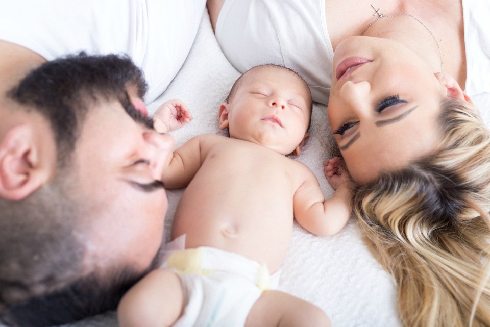 baby-with-parents