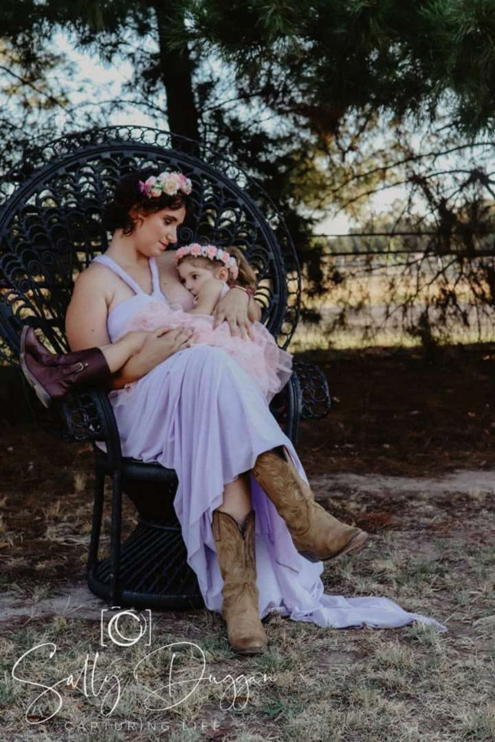 Jypsie-Cronan-breastfeeding-photoshoot-960p