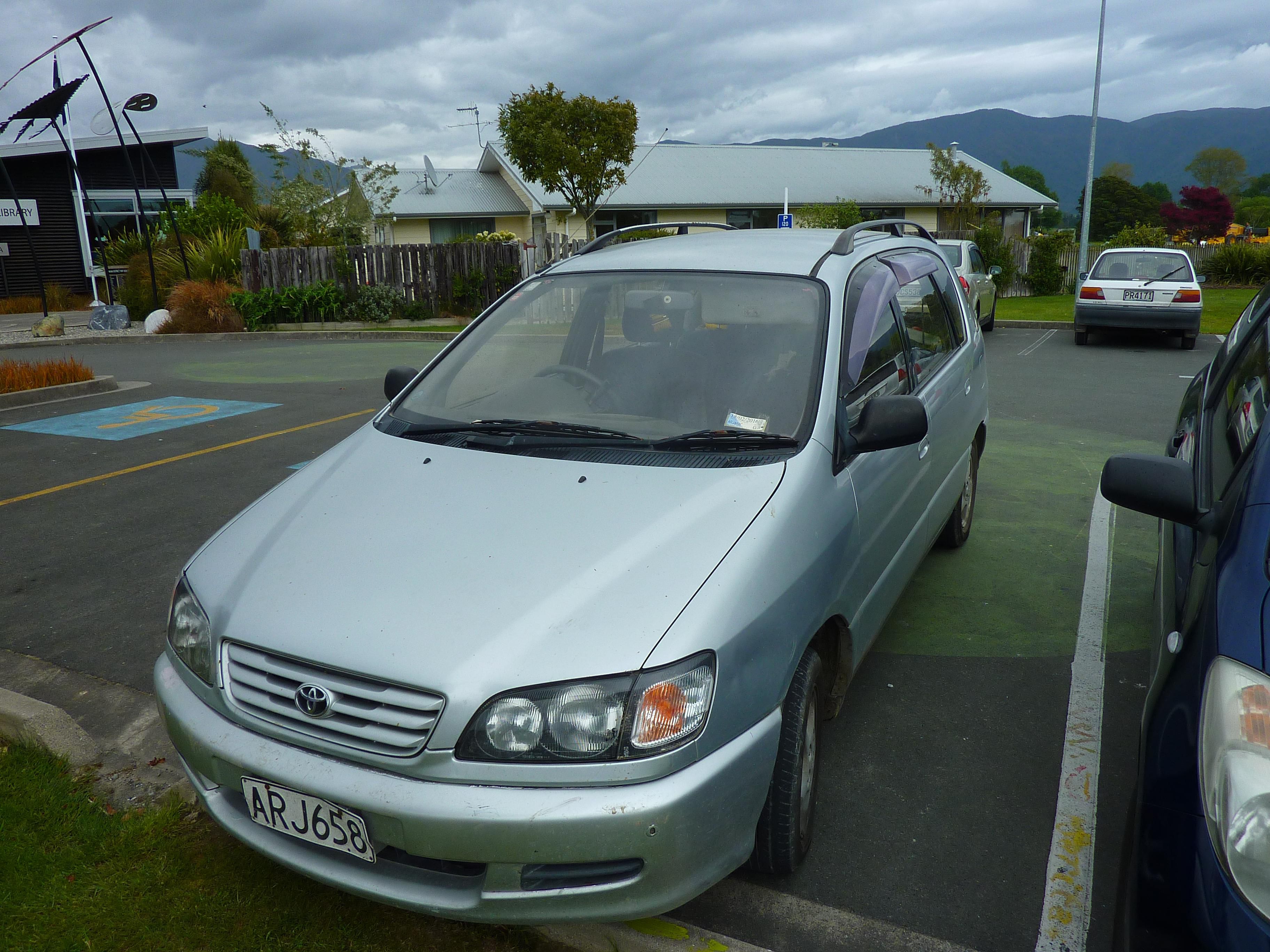 Fully equipped Toyota Ipsum 1997 $3000