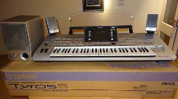 Yamaha Tyros 5 76 Key Arranger Workstation Keyboard