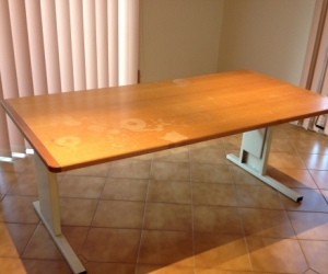 Height adjustable table 1800 x 900
