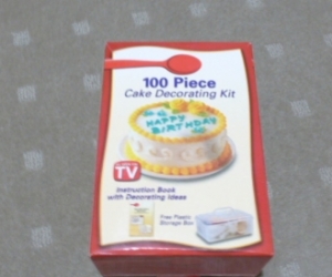 CAKE DECORATING KIT