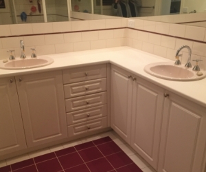 BATHROOM VANITY UNIT/S
