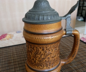 Beer stein with lid