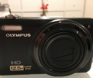 Olympus camera - VR320