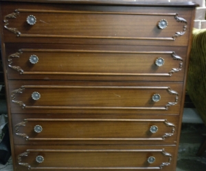 Chest of drawers