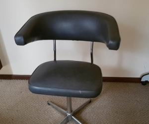 2 x Beauty Salon swivel Chairs