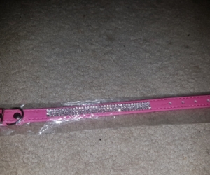 Short pink pet collar with fake diamonds