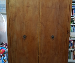 Wooden storage cupboard/tv cabinet