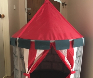 Children's play tent castle/cubby