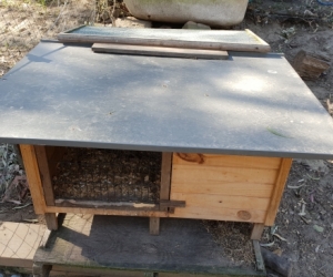 Chicken coop/ small animal shelter with door