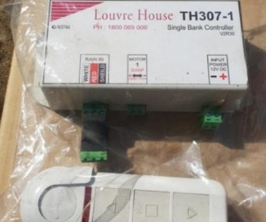 Louvre controller switch and remote control