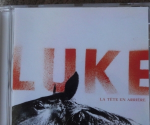CD by French rock band, La Tete Arriere, in French