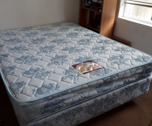 Double Bed Mattress and Base - Location Glen Iris