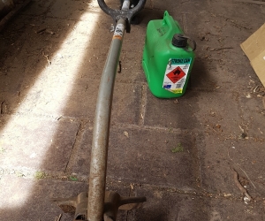 Petrol line trimmer