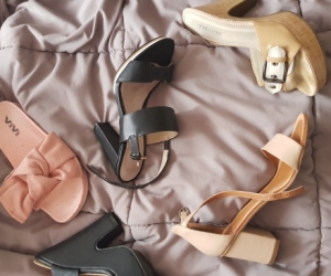 box of shoes size 6/7.