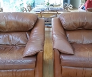 Leather lounge suite.