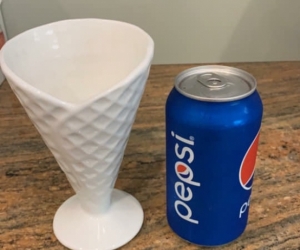 Maxwell and Williams waffle cone style ice cream server