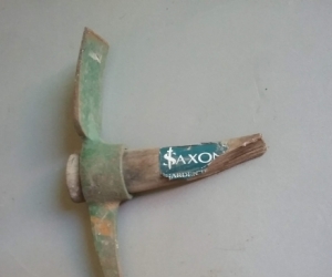 Small pick needs a new handle