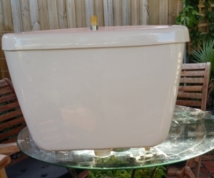 Ceramic toilet cistern