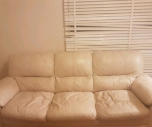 URGENT 3 seater cream leather couch