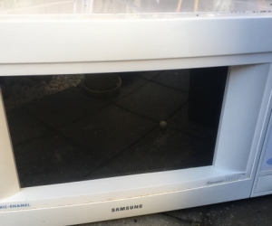 Sad, broken Samsung microwave