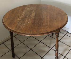 Round kitchen table