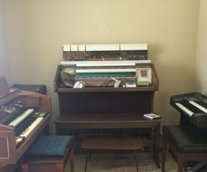Keyboard organs for free in Batemans Bay