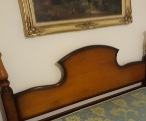 queen bed, timber bed head and queen ensemble very good condition. mirror available as well. Free to good home. please no time wasters I am flat out and don't have time to b stuffed around so genuine enquiries only please.