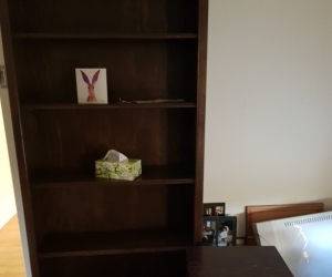 Bookshelf and sidetable pick up Clifton Hill