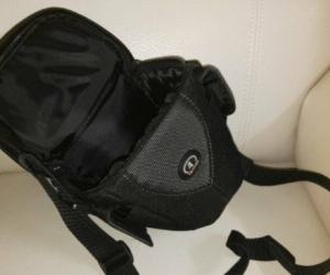 Black 3320 Aero Zoom 20 Bag from Tamrac