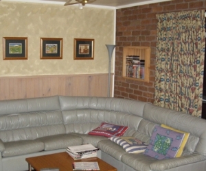 Leather lounge suite