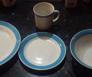 Crockery set of 8